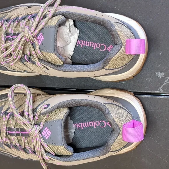 (NEW) Columbia Strata Low 'Sand' Waterproof Hiking Boots Women's Size 6