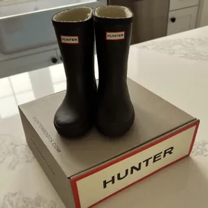 New in Box! Hunter Classic Black Boots Insulated-Toddler Size 10
