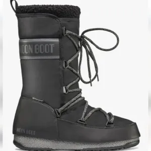 NEW. .Moon Boot Charcoal Lace-Up Snow Boots... Size 6