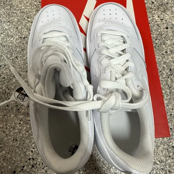 New Nike Court Borough Low Big Kids Shoes white Sneakers - 7Y