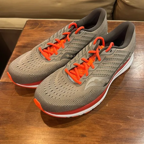 NEW Saucony RIDE 13 Boston Mens 13 Khaki Orange Lace Up
