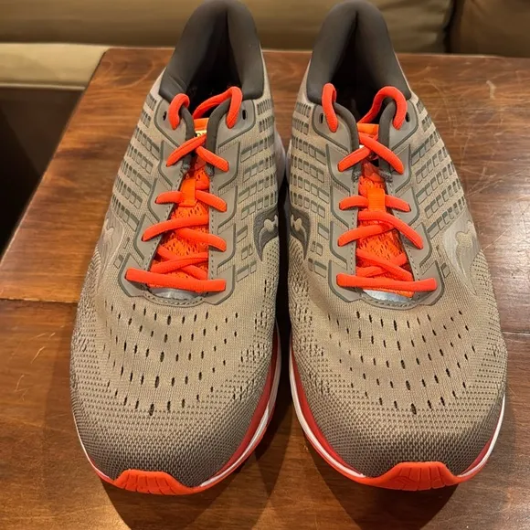 NEW Saucony RIDE 13 Boston Mens 13 Khaki Orange Lace Up