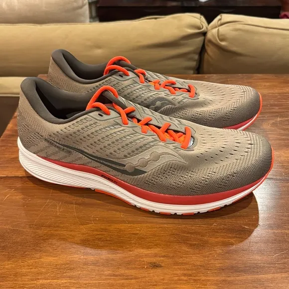 NEW Saucony RIDE 13 Boston Mens 13 Khaki Orange Lace Up