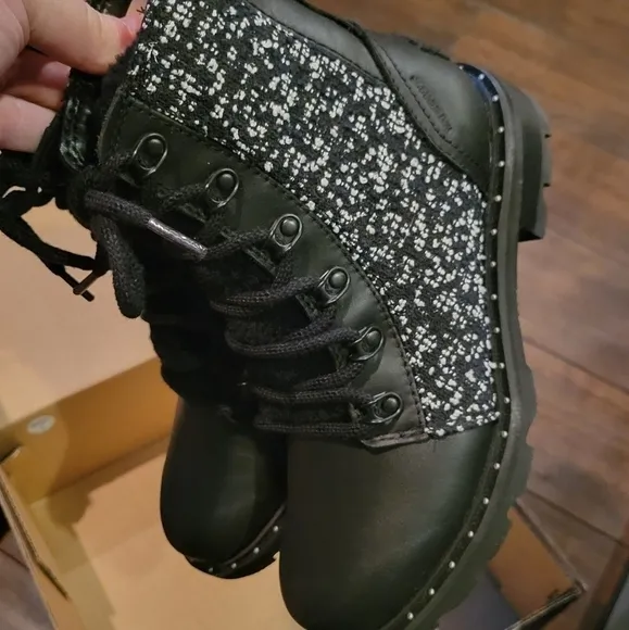 NEW! SOREL Lennox Lace Up Cozy Waterproof Boots 6.