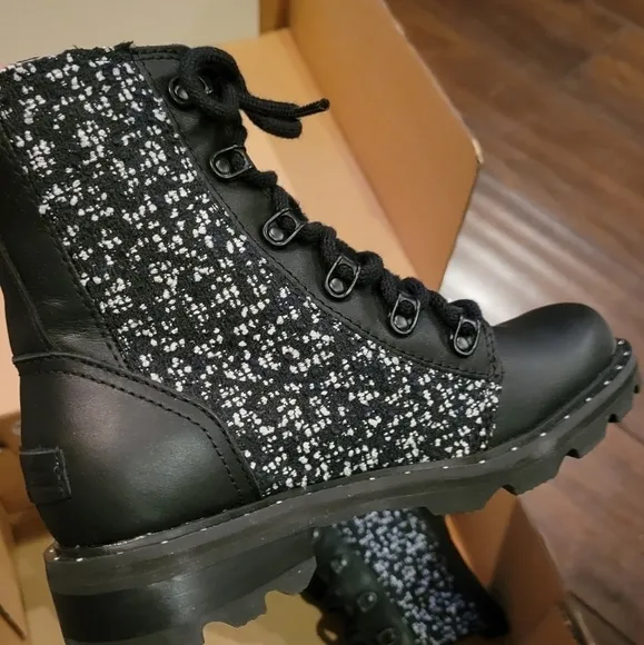 NEW! SOREL Lennox Lace Up Cozy Waterproof Boots 6.
