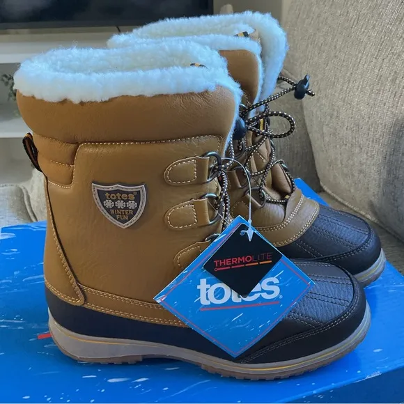 NEW TOTES KIDS INSULATED BOOTS SIZE 4