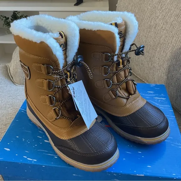 NEW TOTES KIDS INSULATED BOOTS SIZE 4