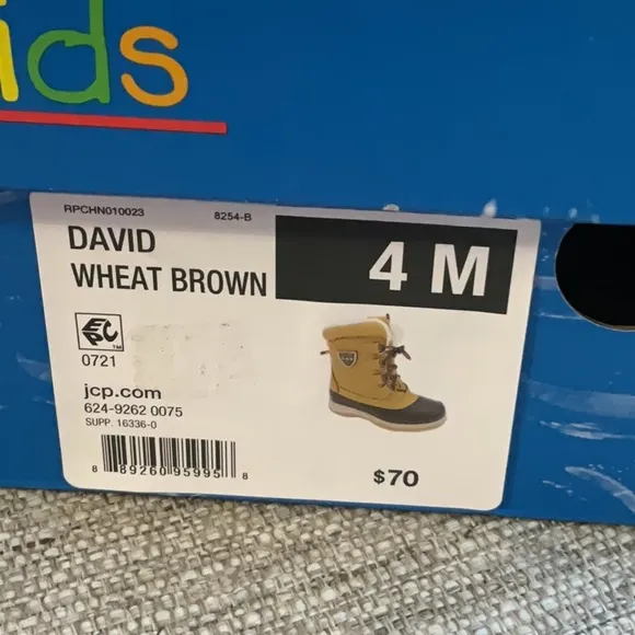 NEW TOTES KIDS INSULATED BOOTS SIZE 4