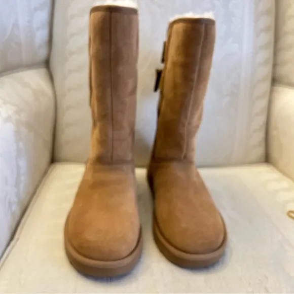 NEW 🆕 UGG ALLEGRA BOW II CHESTNUT BOOTS - WOMEN'S size 6