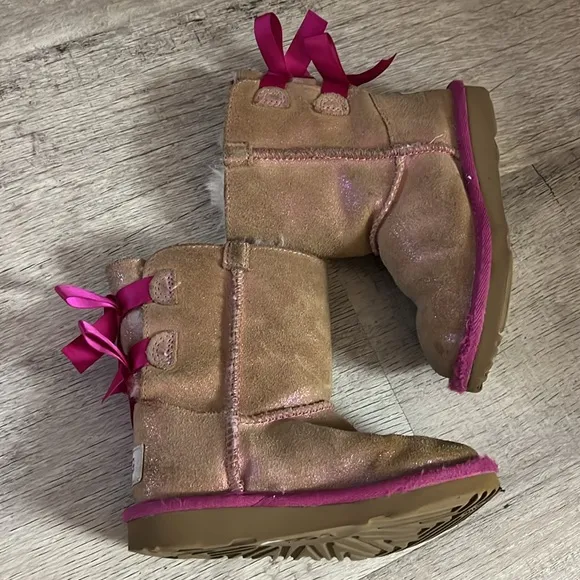 NEW Ugg T Bailey Bow II Shimmer Suede Shearling Boots Metallic 10