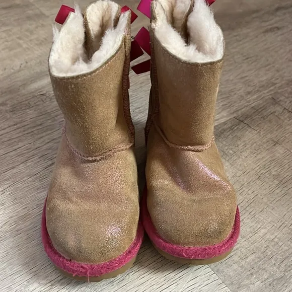 NEW Ugg T Bailey Bow II Shimmer Suede Shearling Boots Metallic 10