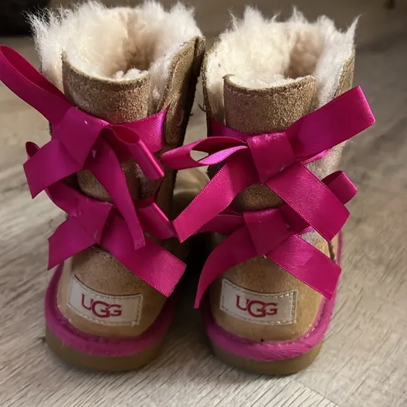NEW Ugg T Bailey Bow II Shimmer Suede Shearling Boots Metallic 10