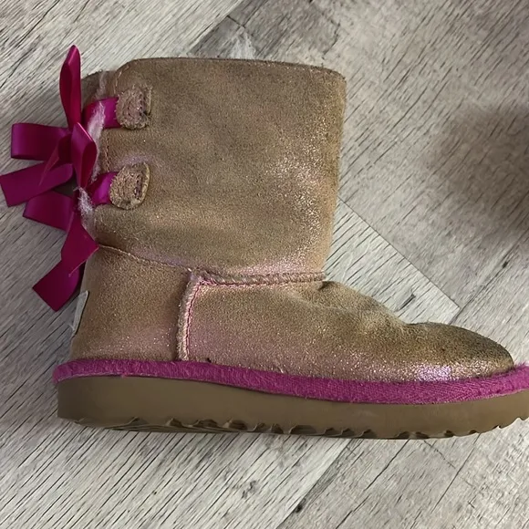 NEW Ugg T Bailey Bow II Shimmer Suede Shearling Boots Metallic 10