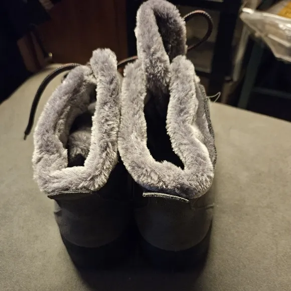 New with box Baretraps Augustina Women's Water Resistant Winter Boots