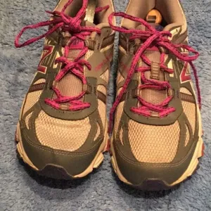New Balance women’s sneakers