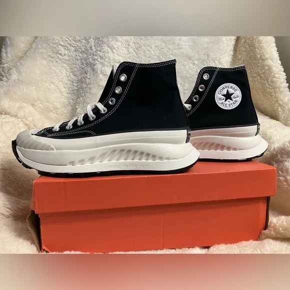 NIB Converse Chuck Taylor 70 AT-CX Platform Canvas Sneakers Women’s 9.5/ Men’s 8