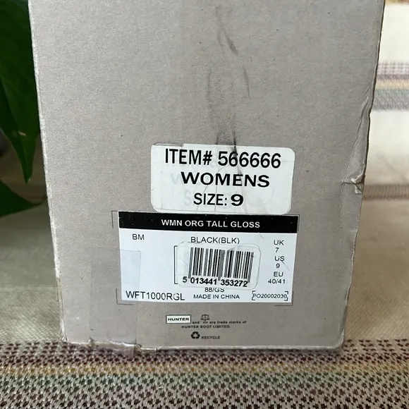 NIB Hunter Women's Waterproof Original Tall Gloss Knee High Rain Boots, Size 9