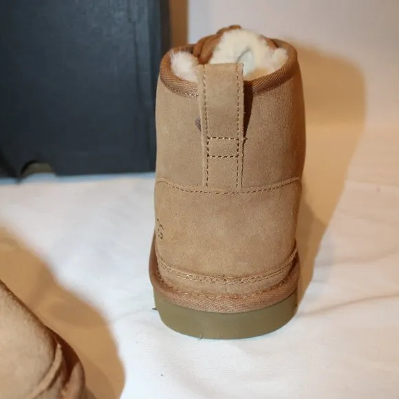 NIB UGG MEN'S NEUMEL CHUKKA SUEDE SHEARLING LINED ANKLE‎ BOOTS CHESTNUT