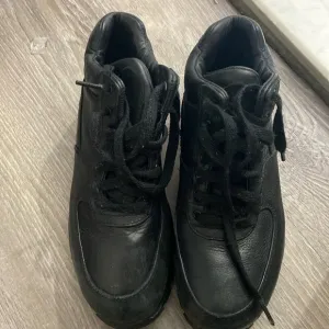 Nike ACG waterproof leather boots “Conditions Gear” Size 5Y UGC