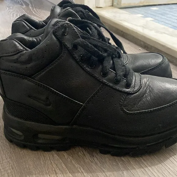 Nike ACG waterproof leather boots “Conditions Gear” Size 5Y UGC