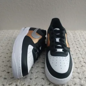 Nike Air Force 1 Low 'Black Gold Metallic Silver' size 7y
