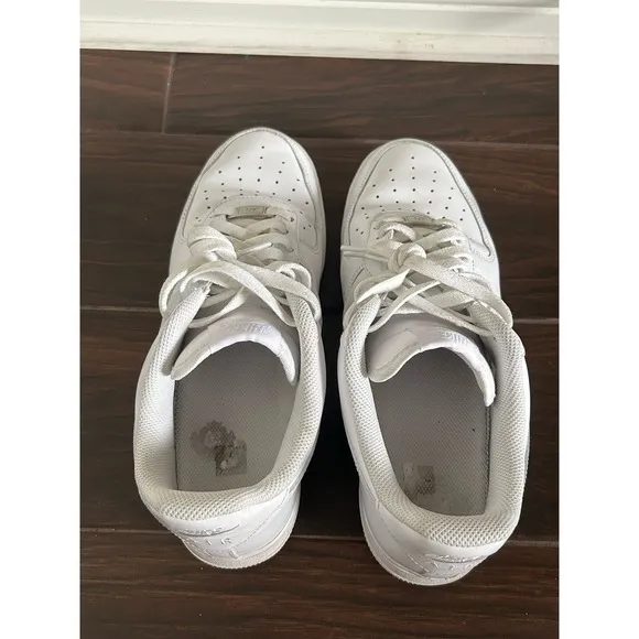Nike Air Force 1 Low Mens Size 10 White Athletic Shoes Sneakers CW2288-111 EUC