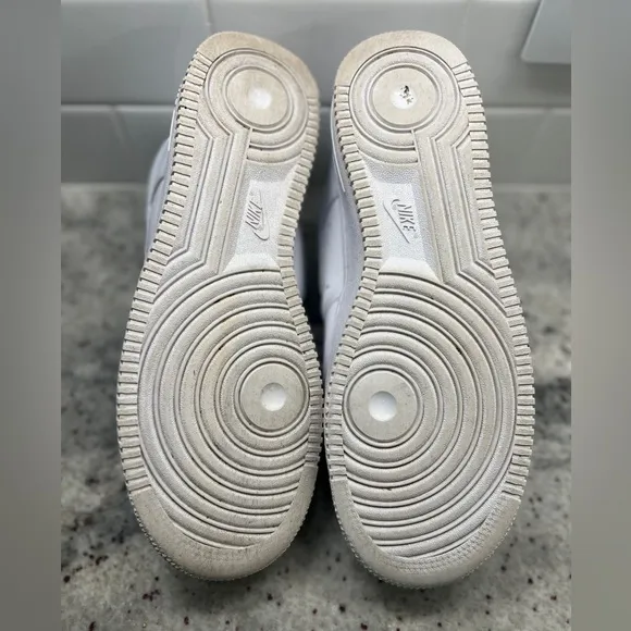Nike Air Force 1 Low Mens Size 10 White Athletic Shoes Sneakers CW2288-111 EUC