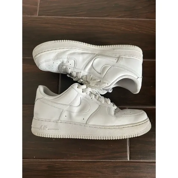 Nike Air Force 1 Low Mens Size 10 White Athletic Shoes Sneakers CW2288-111 EUC