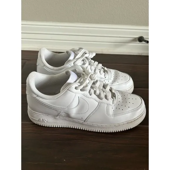 Nike Air Force 1 Low Mens Size 10 White Athletic Shoes Sneakers CW2288-111 EUC