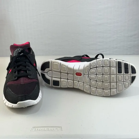Nike Air Huarache Free Run “Bred” Black Mahogany Scarlet Men’s Size 9 EUR 42.5