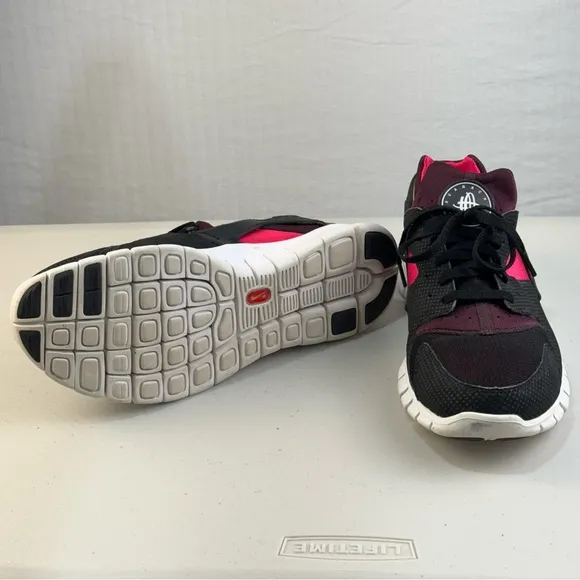 Nike Air Huarache Free Run “Bred” Black Mahogany Scarlet Men’s Size 9 EUR 42.5