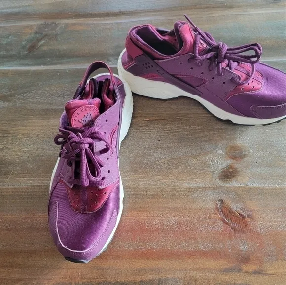 NIKE AIR Huarache Run Mulberry  Fuchsia Color Women's Sneakers Tennis Shoes Sz 9