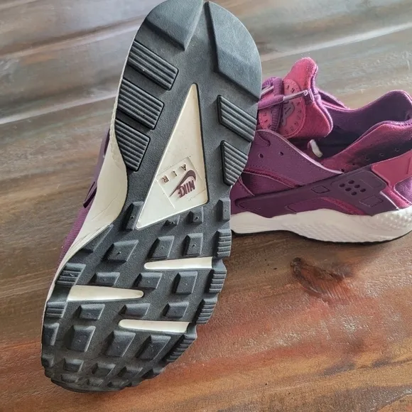 NIKE AIR Huarache Run Mulberry  Fuchsia Color Women's Sneakers Tennis Shoes Sz 9