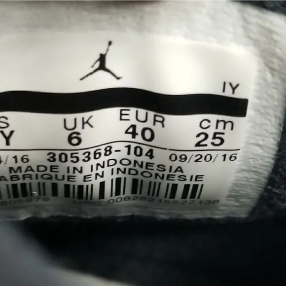 Nike Air Jordan 8 Bugs Bunny Sneakers. Size 7Y or can fit as a Women's Size 8.5