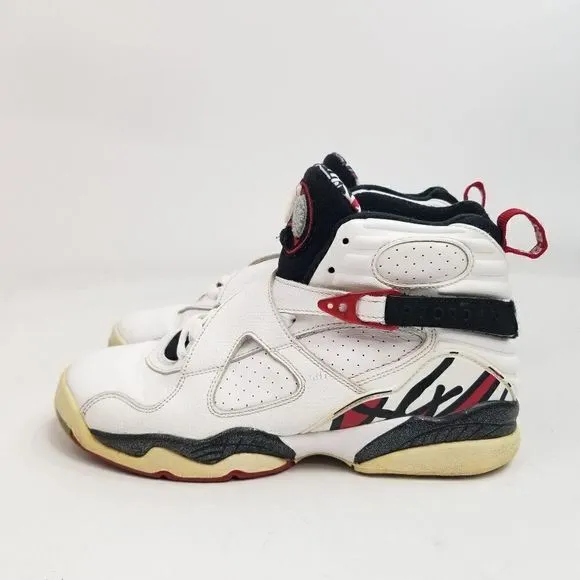 Nike Air Jordan 8 Bugs Bunny Sneakers. Size 7Y or can fit as a Women's Size 8.5