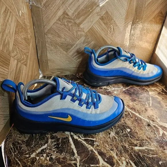 Nike Air Max Axis GS boys running shoes blue size GS 6y women's size 7.5.    211