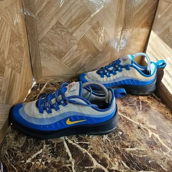 Nike Air Max Axis GS boys running shoes blue size GS 6y women's size 7.5.    211