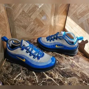 Nike Air Max Axis GS boys running shoes blue size GS 6y women's size 7.5.    211