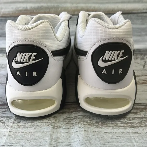 Nike Air Max IVO White / Black Casual Comfort Shoes (580518-106) Men's Size 8.5