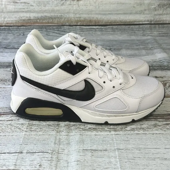 Nike Air Max IVO White / Black Casual Comfort Shoes (580518-106) Men's Size 8.5
