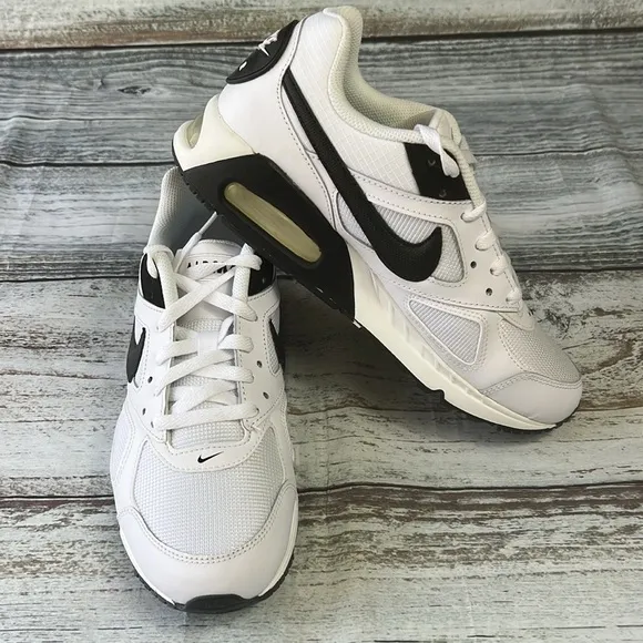 Nike Air Max IVO White / Black Casual Comfort Shoes (580518-106) Men's Size 8.5