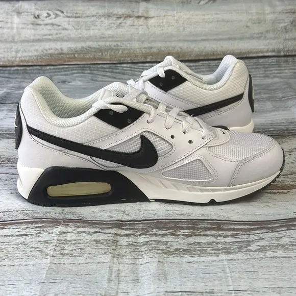 Nike Air Max IVO White / Black Casual Comfort Shoes (580518-106) Men's Size 8.5