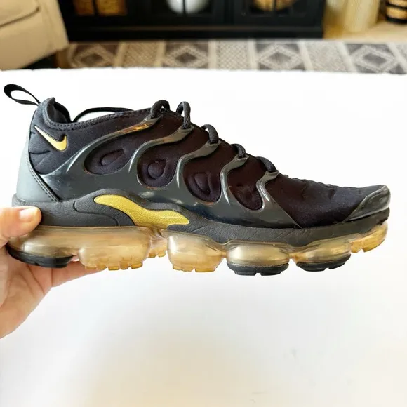Nike Air Max Vapormax Plus Black Gold Men's Air Cushion Sneakers Size 10 CW7299