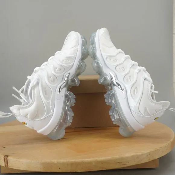 Nike Air Vapormax Plus Womens Size 7 Shoes White Metallic Silver Athletic NWOB