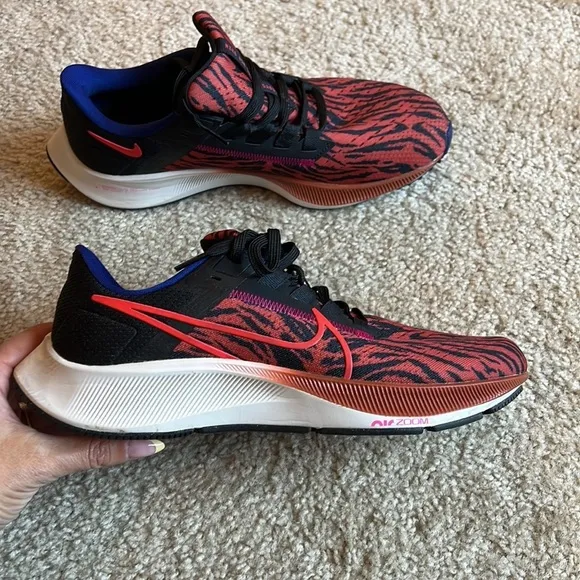 Nike Air Zoom Pegasus 38 women’s running shoe burnt sunrise black red tiger 9.5