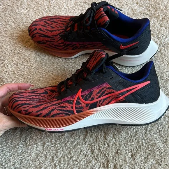 Nike Air Zoom Pegasus 38 women’s running shoe burnt sunrise black red tiger 9.5