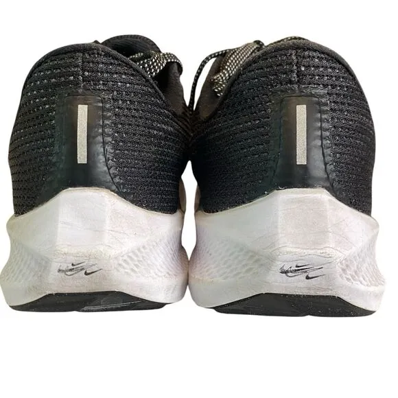 Nike Air Zoom Pegasus 40 PRM Mens 9 Black White FB7179-001 Sports Running FLAW