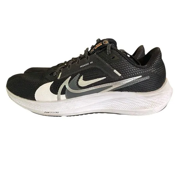 Nike Air Zoom Pegasus 40 PRM Mens 9 Black White FB7179-001 Sports Running FLAW