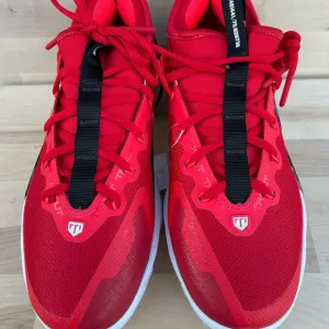 Nike Baswball Red Athletic Men's Shoes size 7