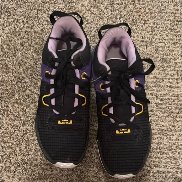 Nike Black and Purple Athletic Shoes Sleek Design